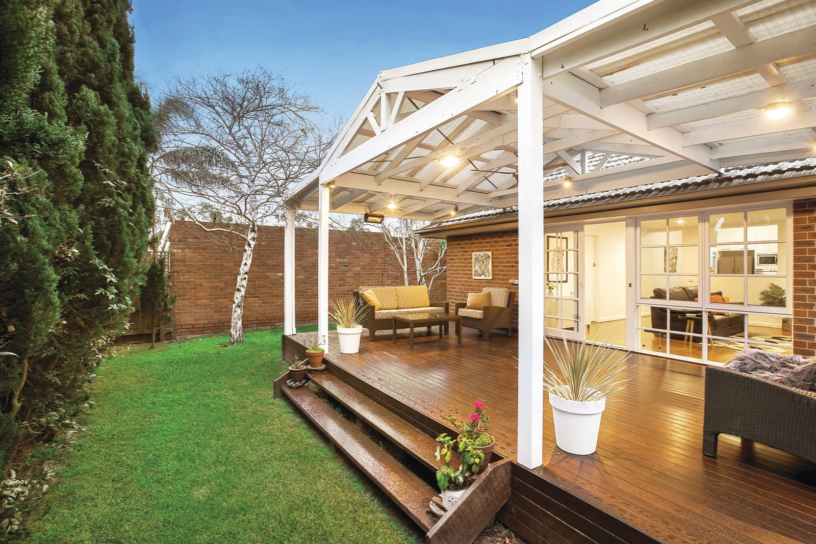 15 Cairnes Crescent, Malvern East, VIC