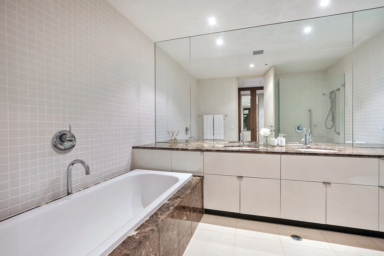 2502/80 Clarendon Street, Southbank, VIC