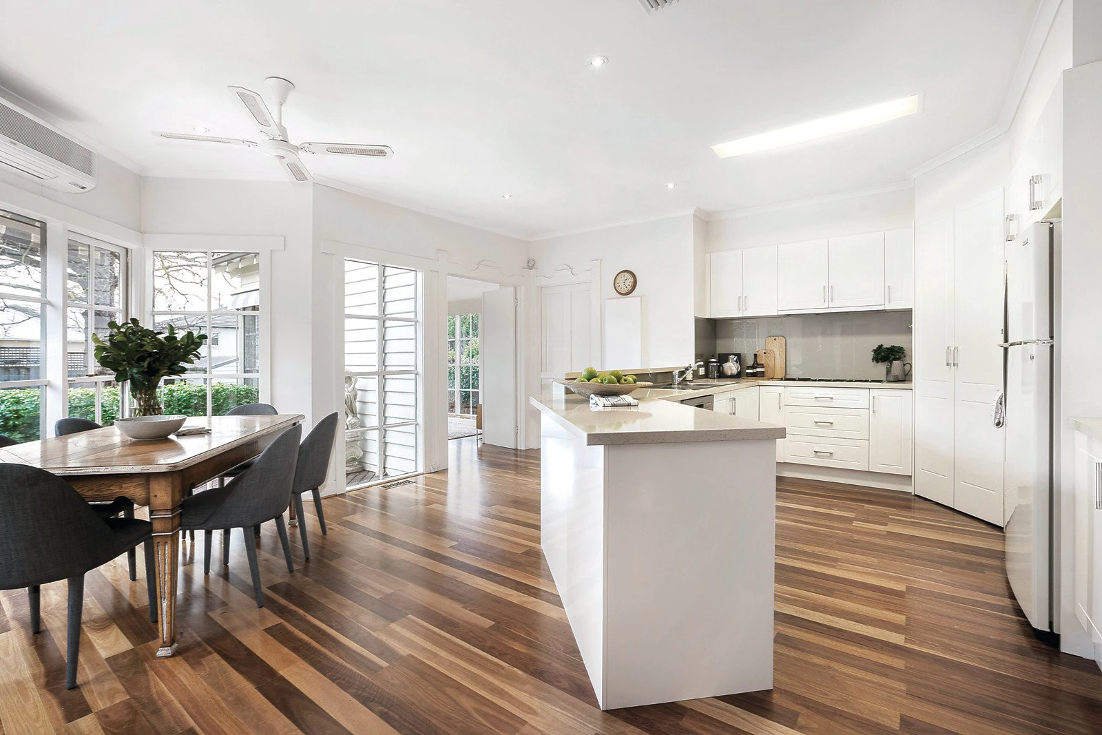 27 Rothesay Avenue, Malvern East, VIC