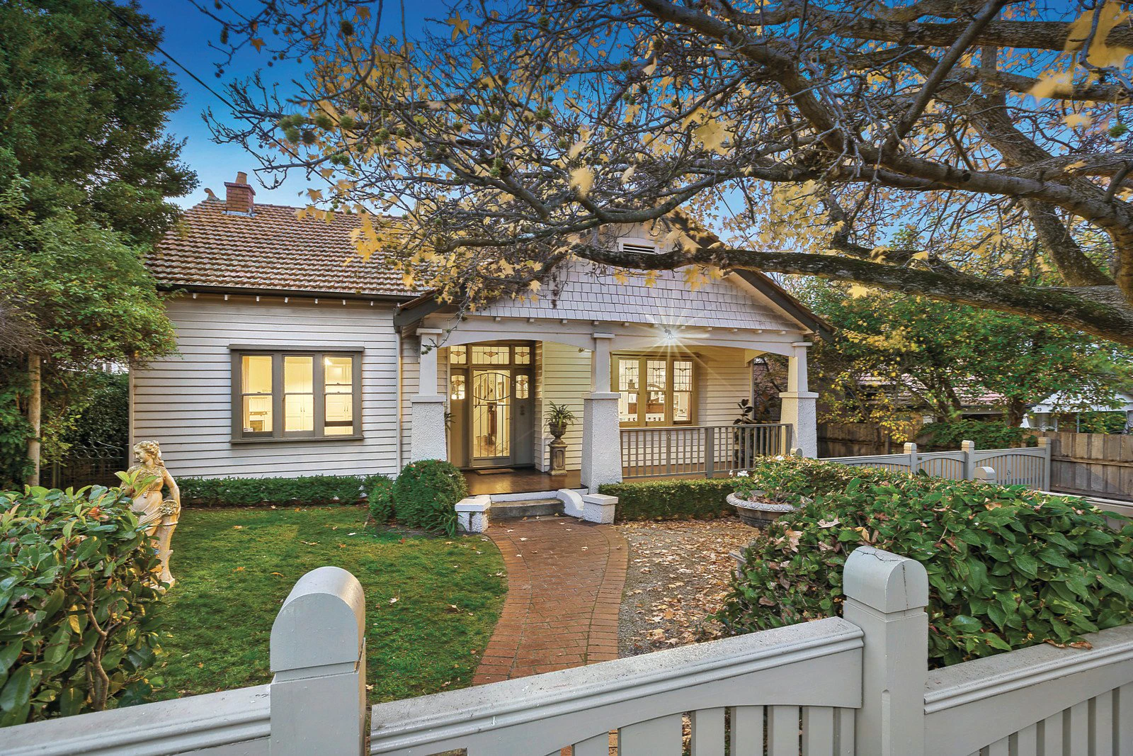 27 Rothesay Avenue, Malvern East, VIC