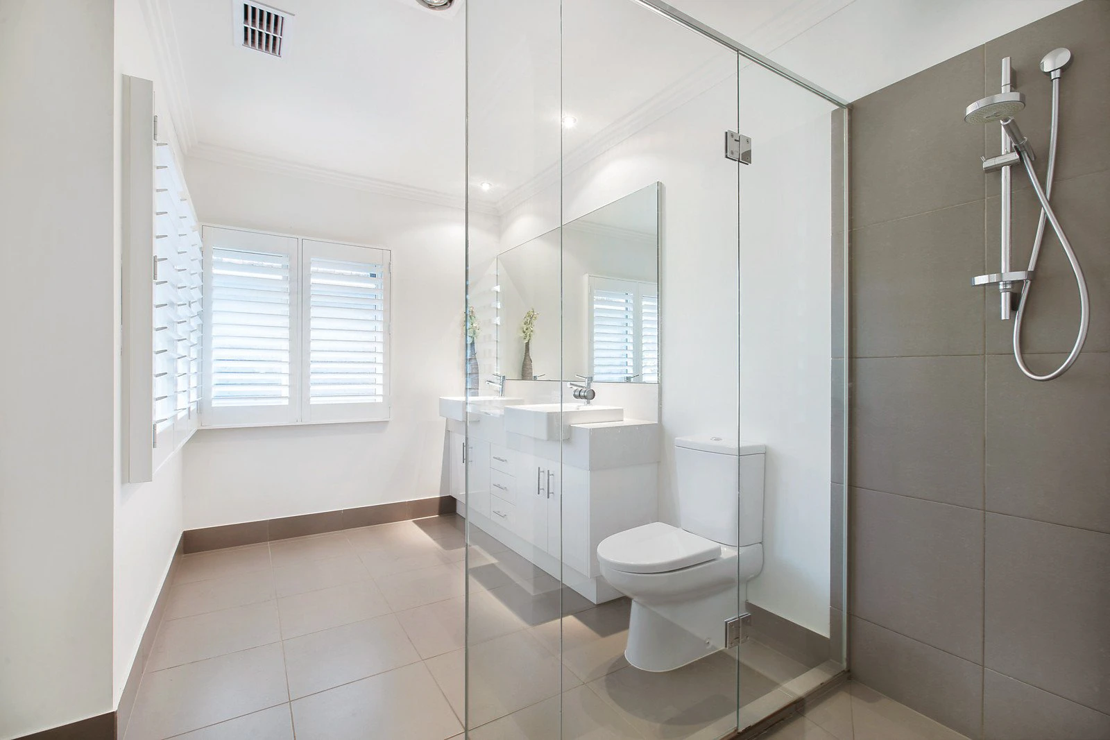 21 Carnegie Avenue, Kew East, VIC