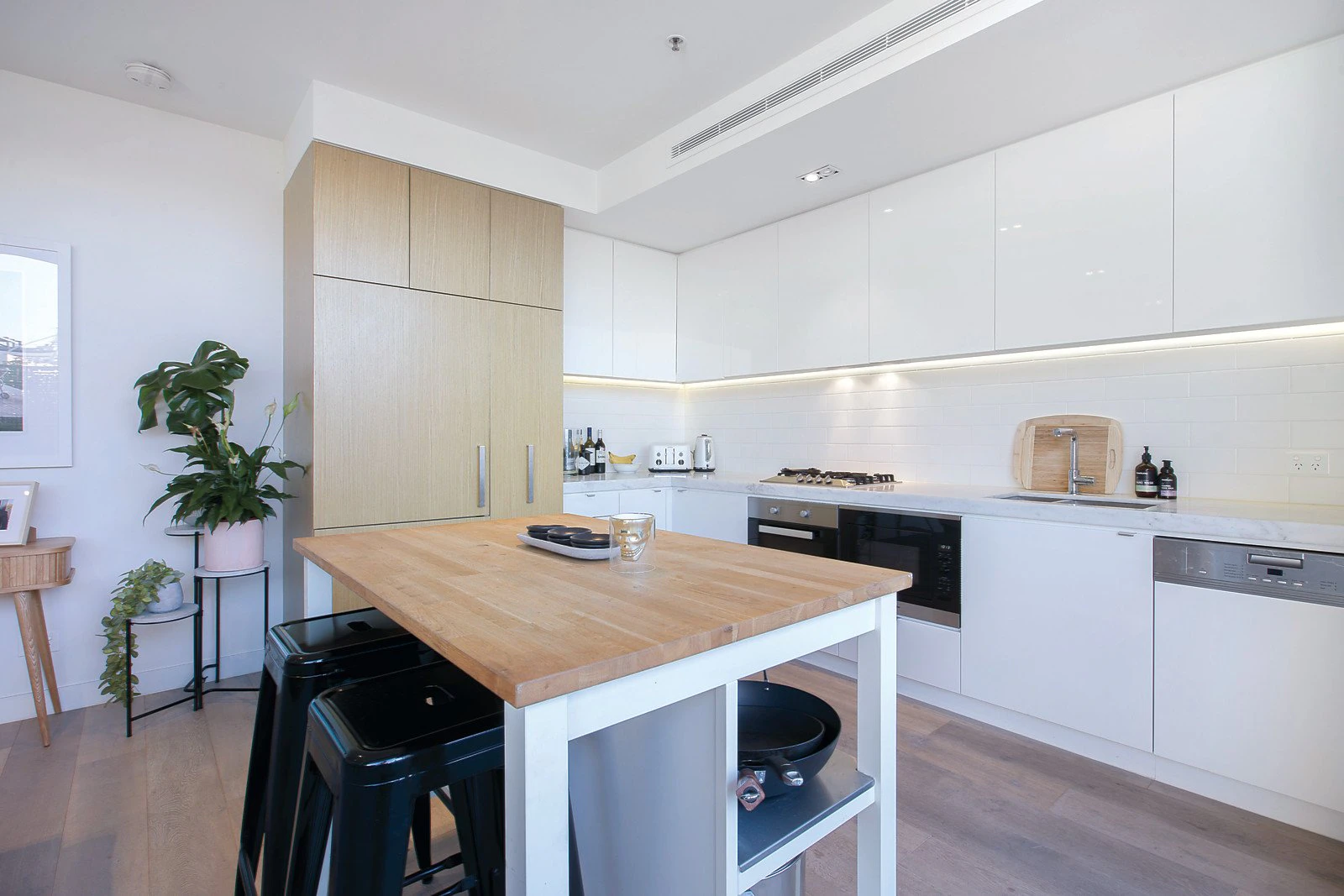 203/2 Cromwell Road, South Yarra, VIC