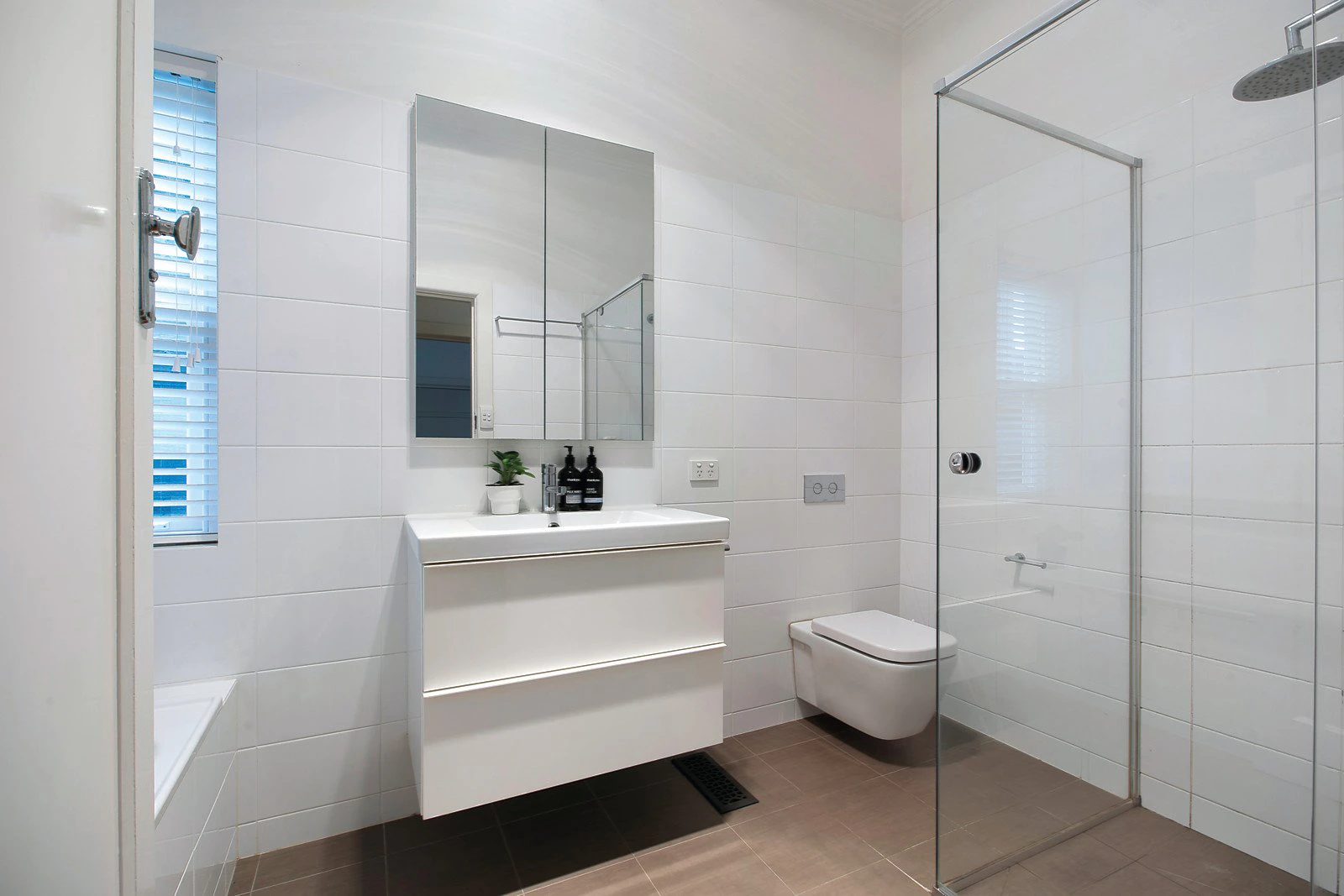 2 Bennett Parade, Kew East, VIC