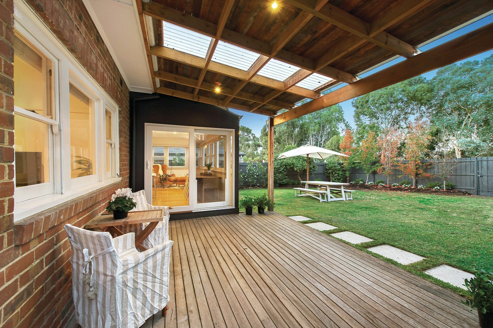 2 Bennett Parade, Kew East, VIC