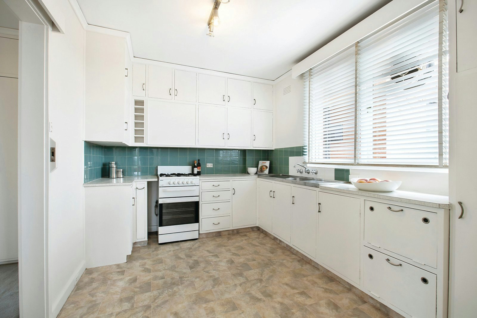 17/4 Glyndebourne Avenue, Toorak, VIC