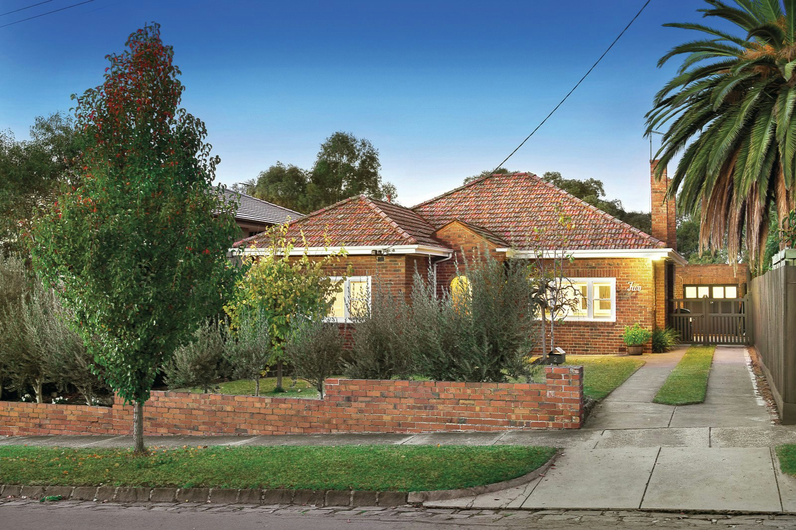 2 Bennett Parade, Kew East, VIC