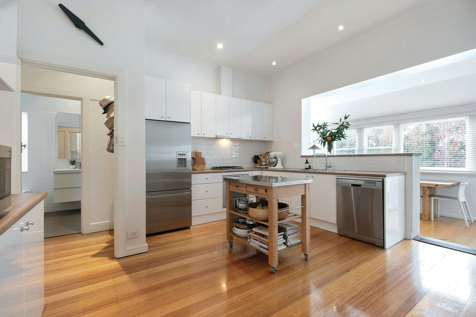 2 Bennett Parade, Kew East, VIC