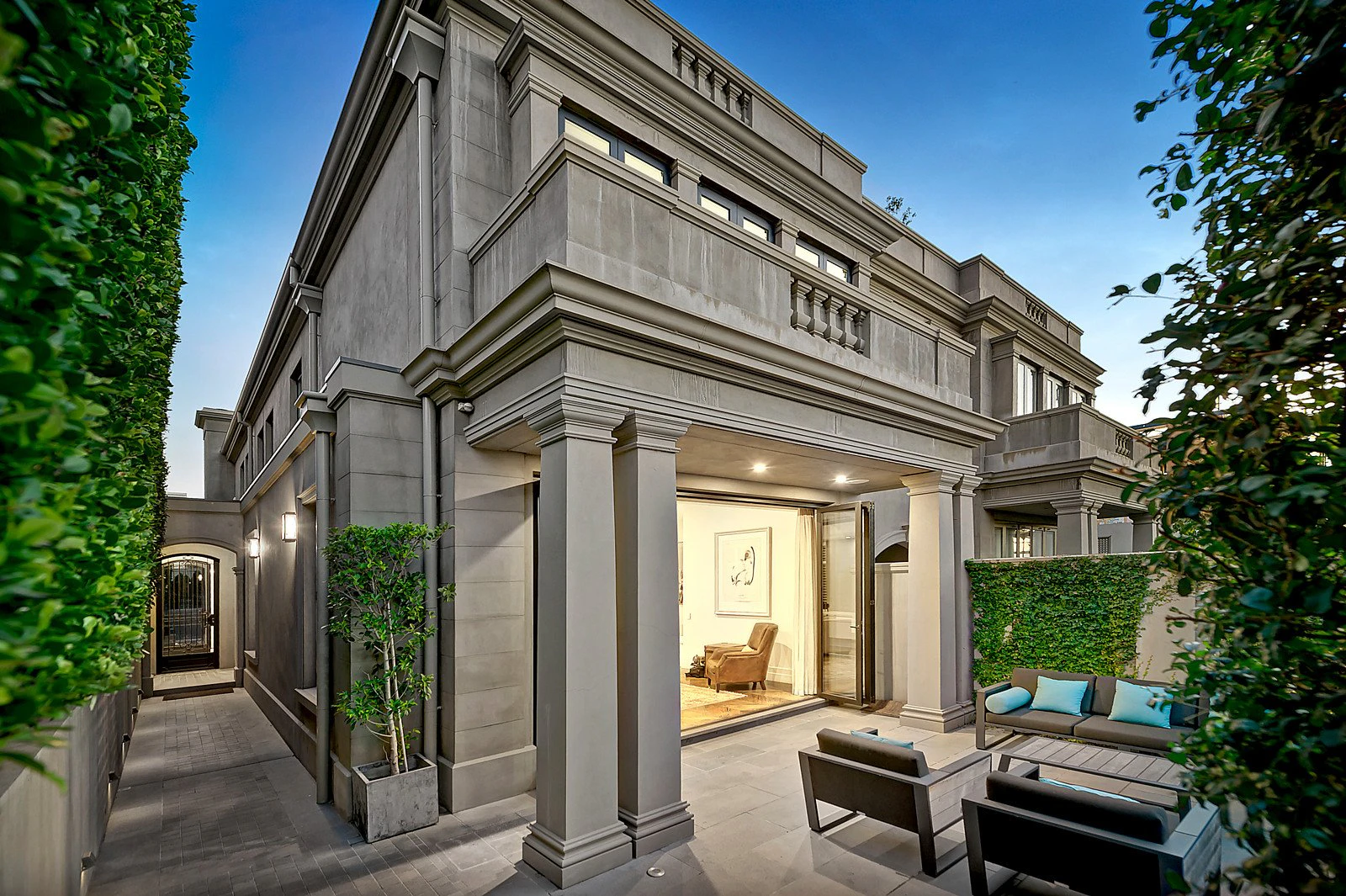 4 Chastleton Avenue, Toorak, VIC