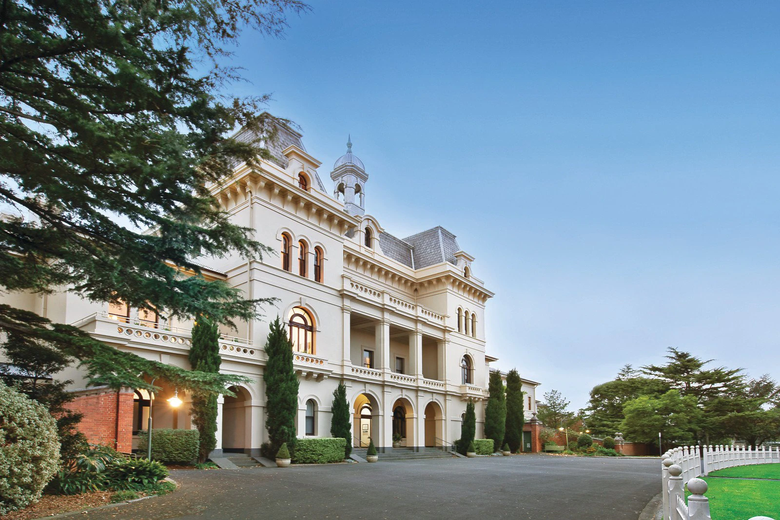 3 Wiltshire Drive, Kew, VIC