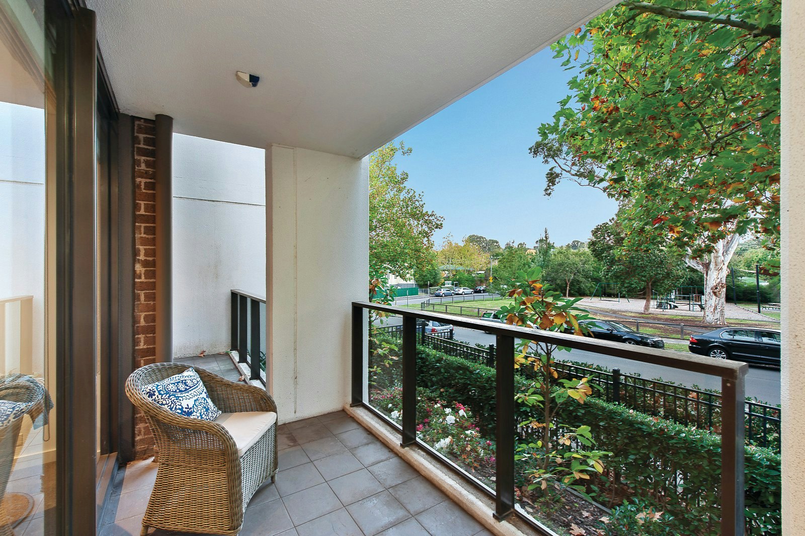 2/53 Chaucer Crescent, Canterbury, VIC