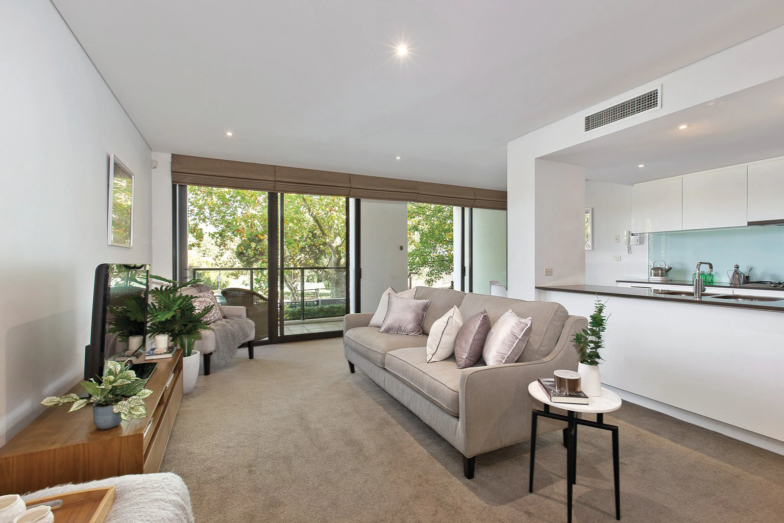2/53 Chaucer Crescent, Canterbury, VIC