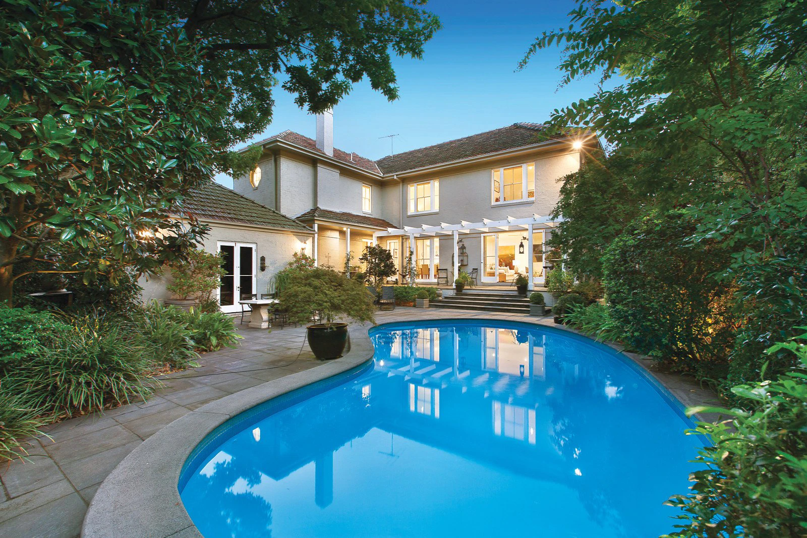 10 Scotsburn Grove, Toorak, VIC