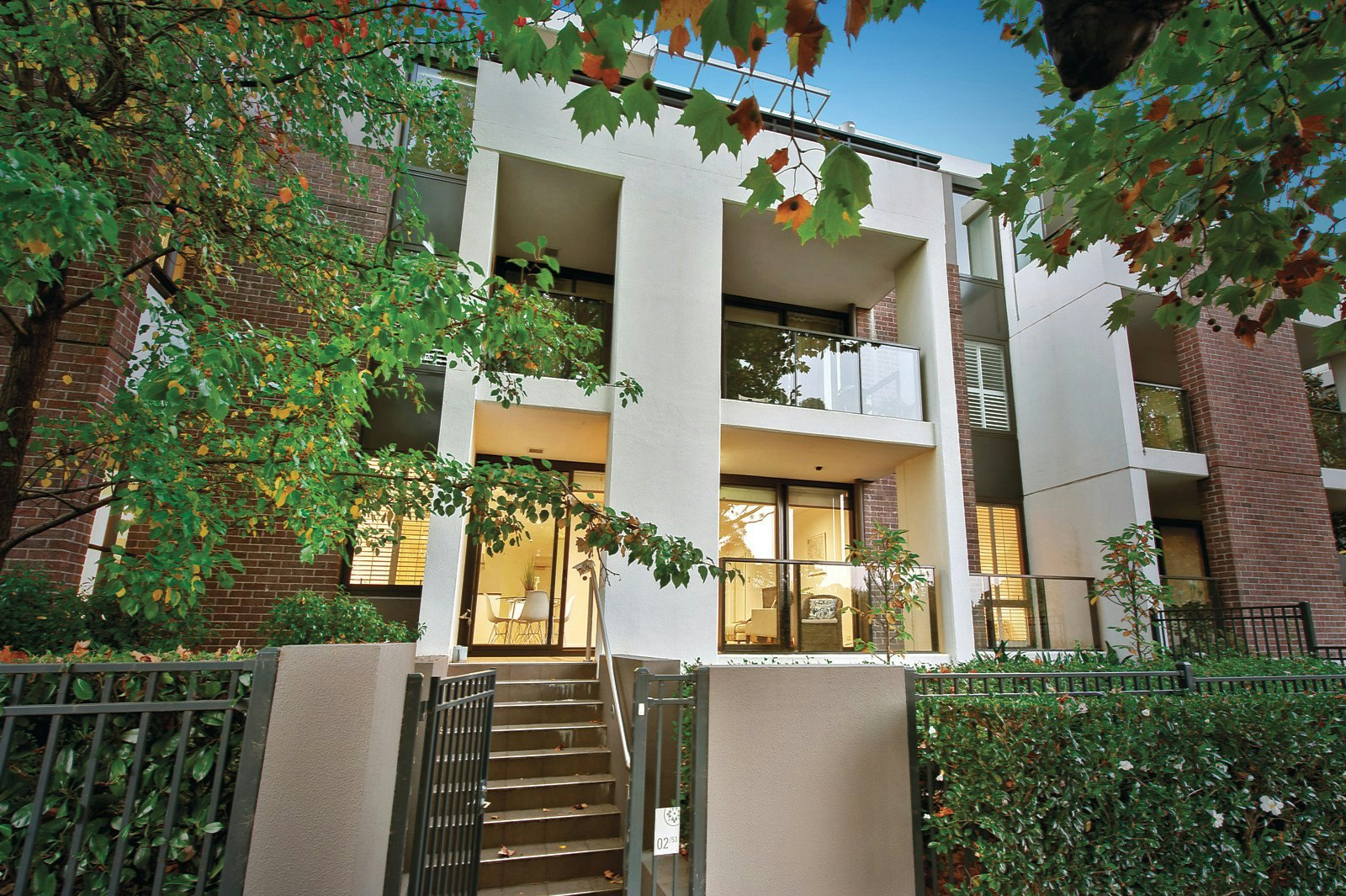 2/53 Chaucer Crescent, Canterbury, VIC
