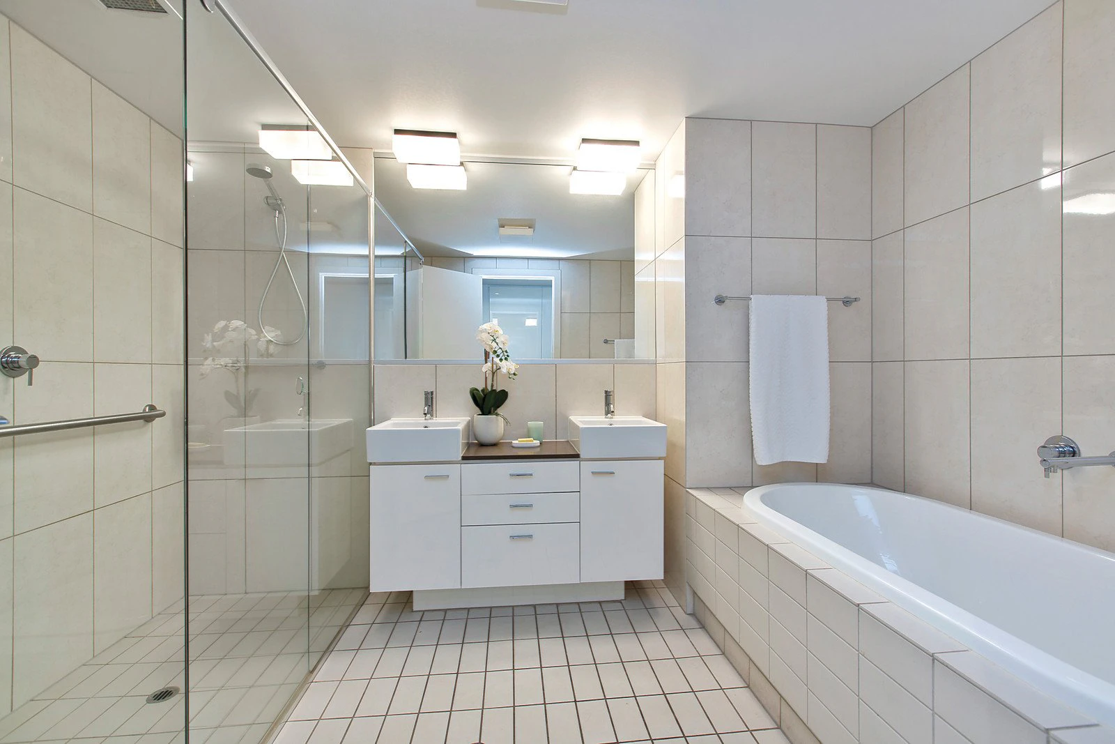 2/53 Chaucer Crescent, Canterbury, VIC