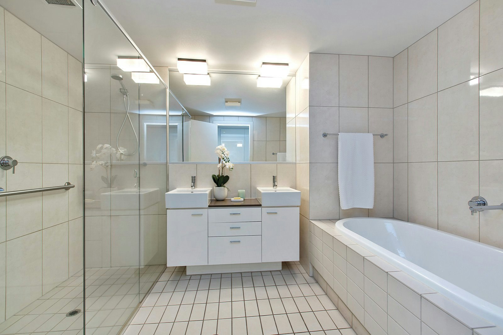 2/53 Chaucer Crescent, Canterbury, VIC