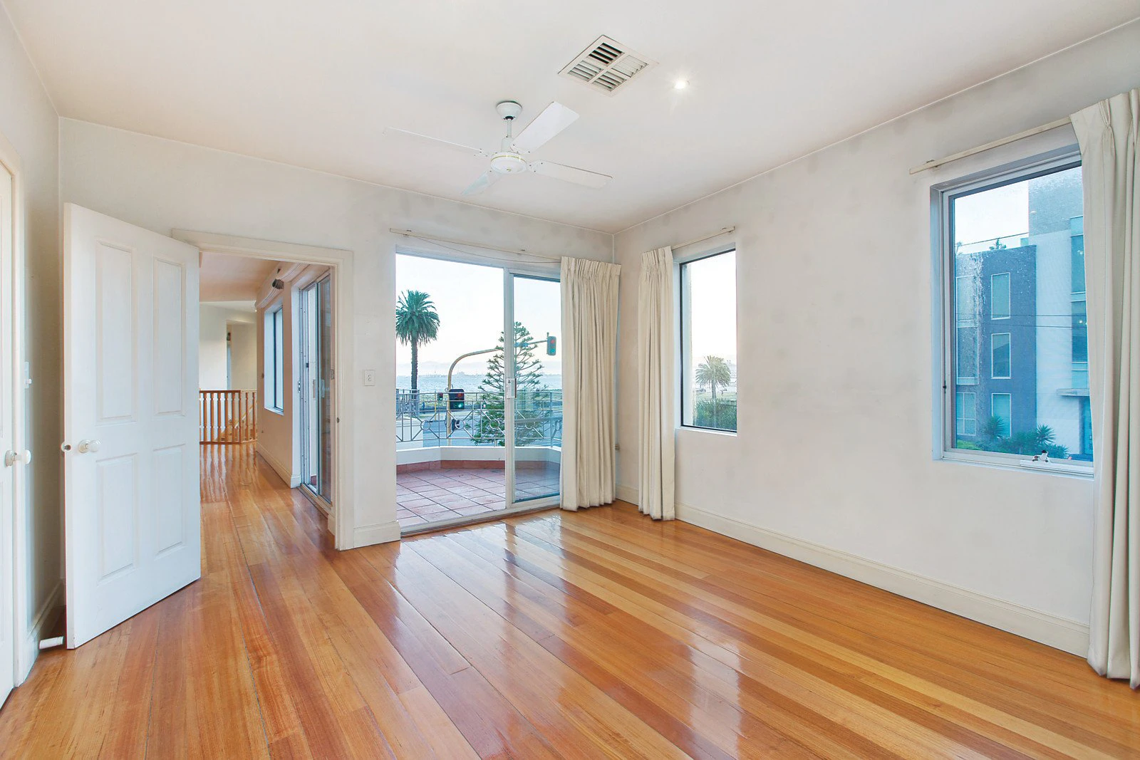 30 Beaconsfield Parade, Albert Park, VIC