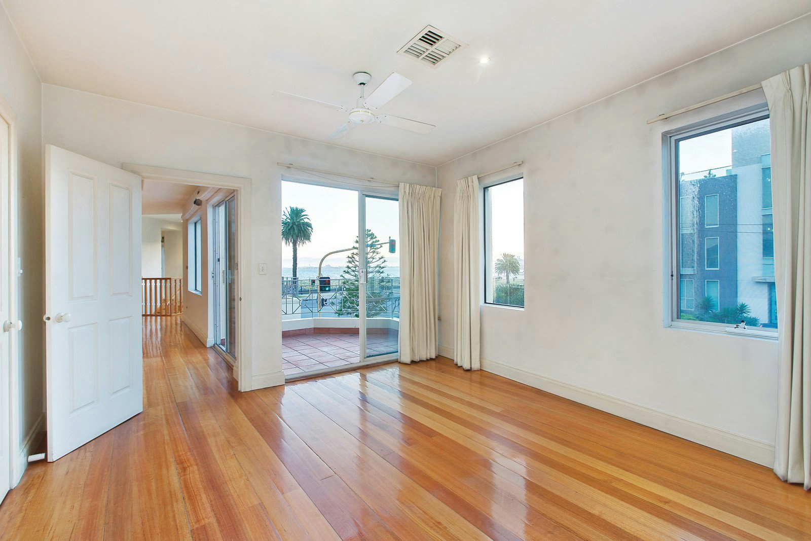 30 Beaconsfield Parade, Albert Park, VIC