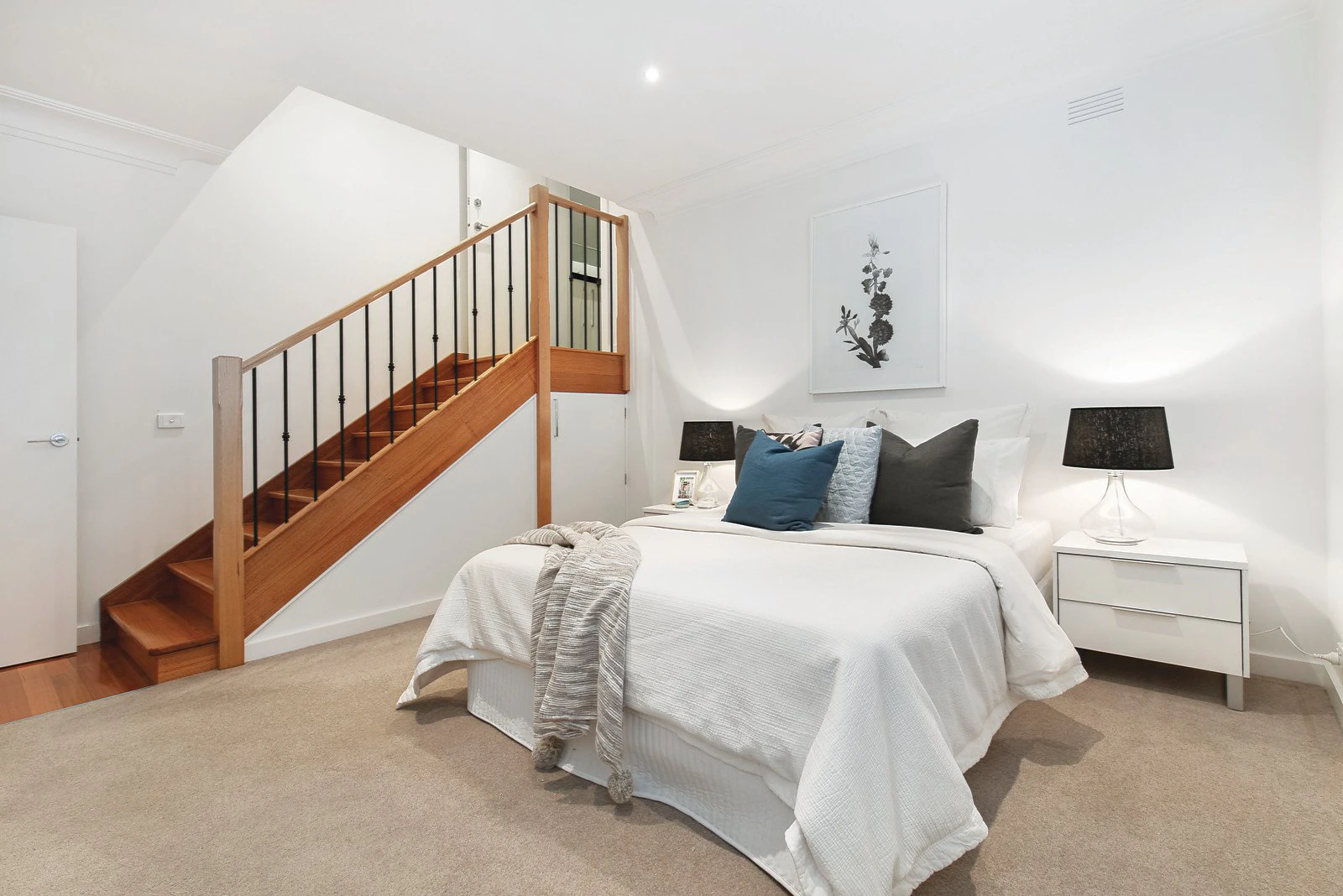 2/1 Gascoyne Street, Canterbury, VIC