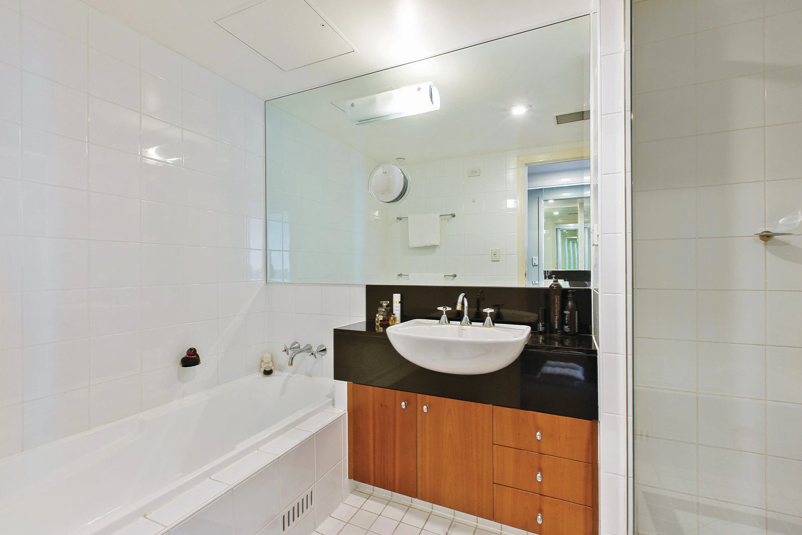 1003/127 Beach Street, Port Melbourne, VIC
