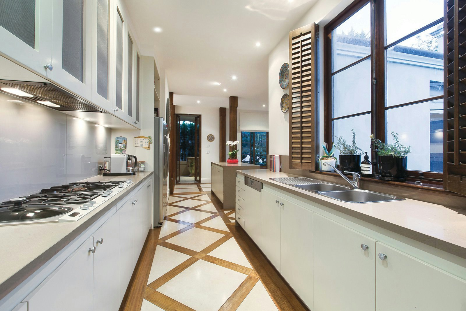 2/20 Avoca Street, South Yarra, VIC