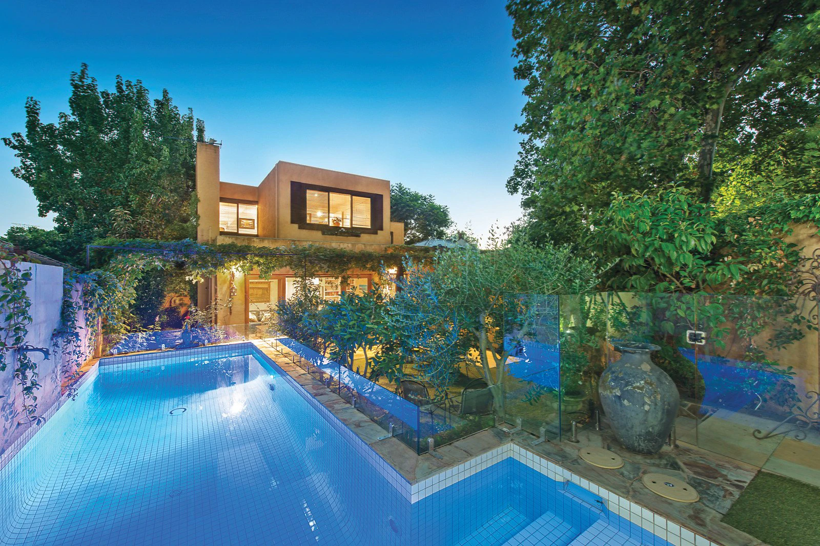 14 Valley Parade, Glen Iris, VIC