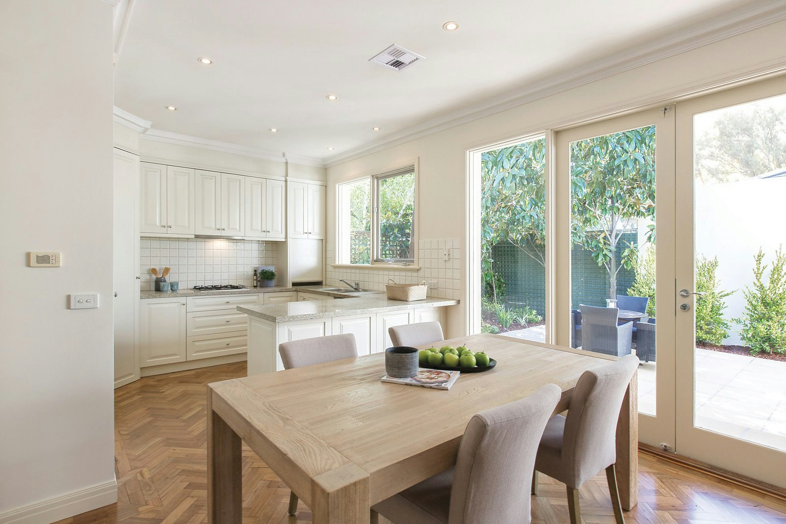 2/2 Monaro Road, Kooyong, VIC