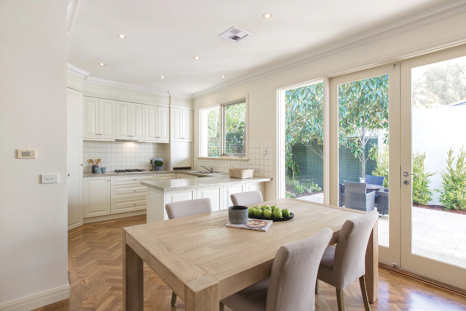 2/2 Monaro Road, Kooyong, VIC