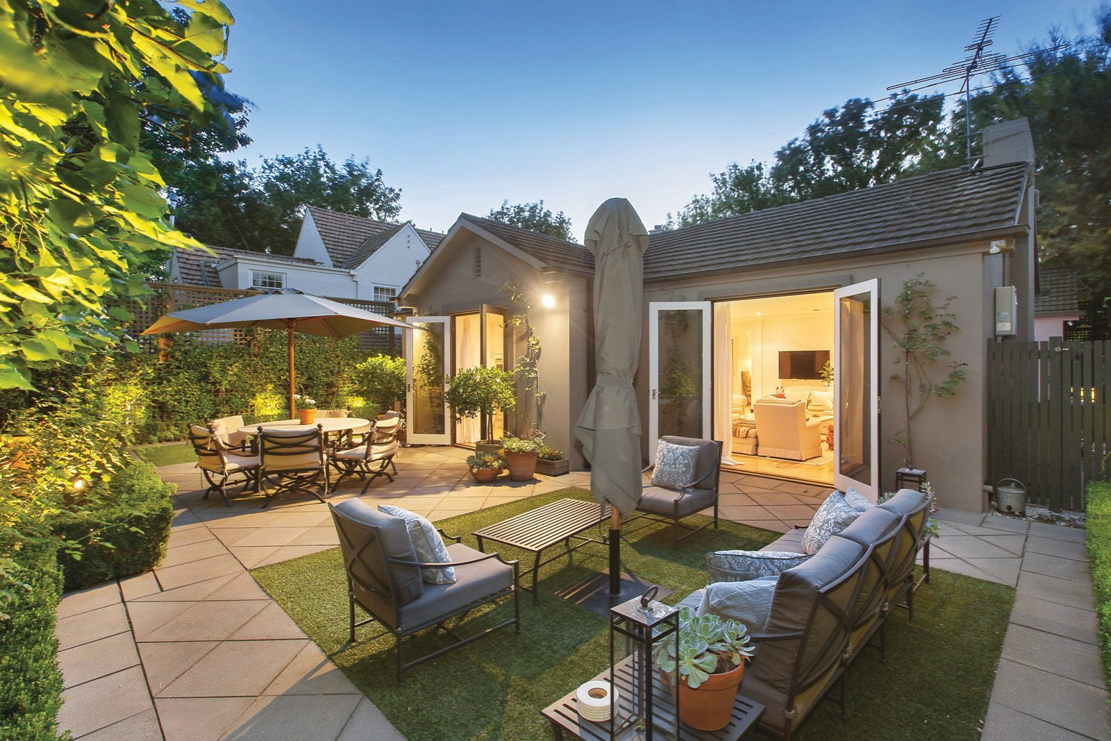 14 Lisbuoy Court, Toorak, VIC