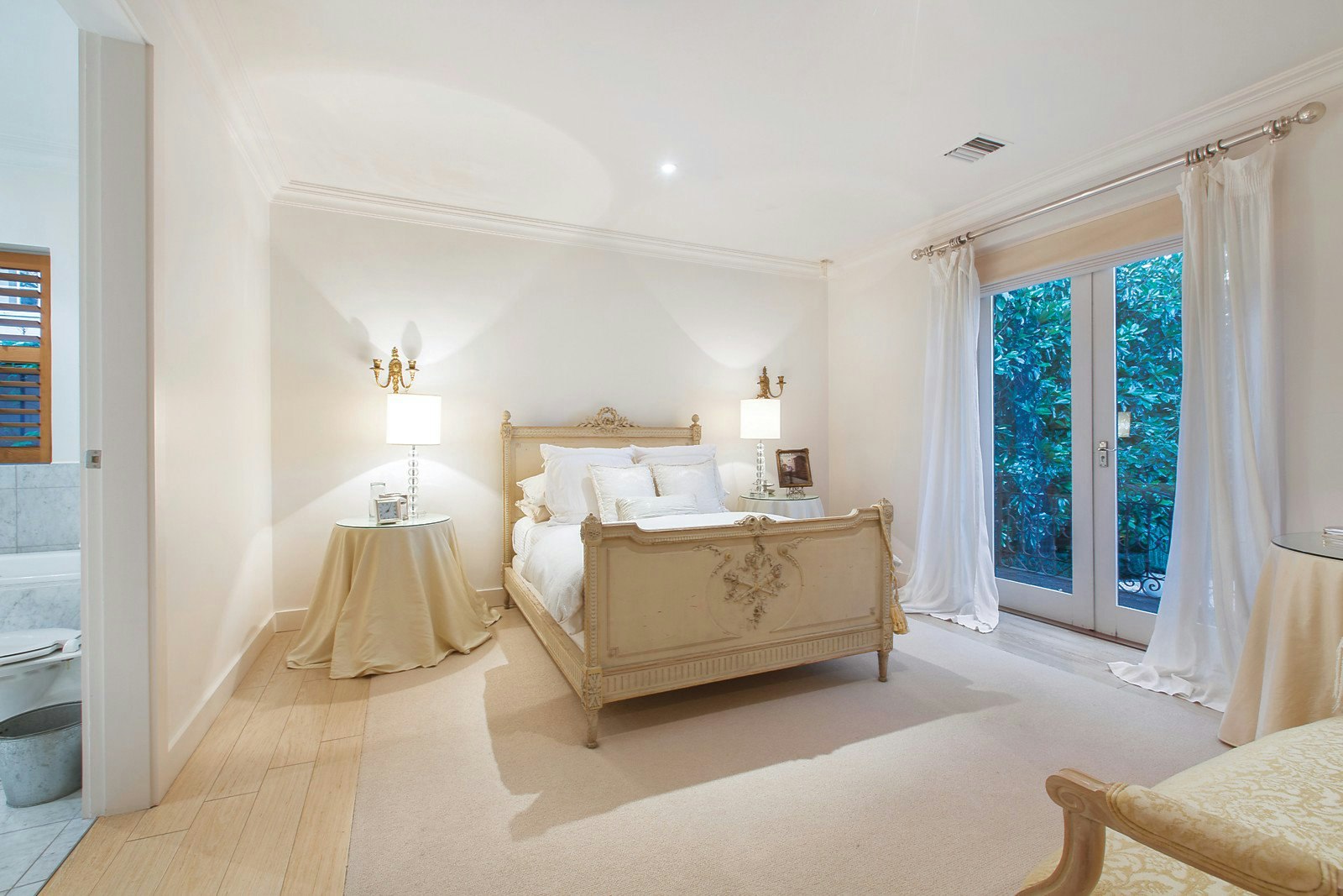 14 Lisbuoy Court, Toorak, VIC