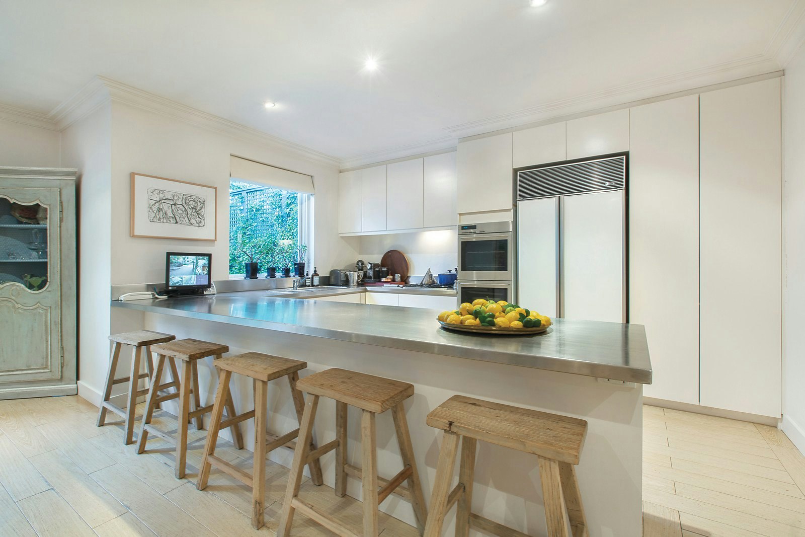 14 Lisbuoy Court, Toorak, VIC