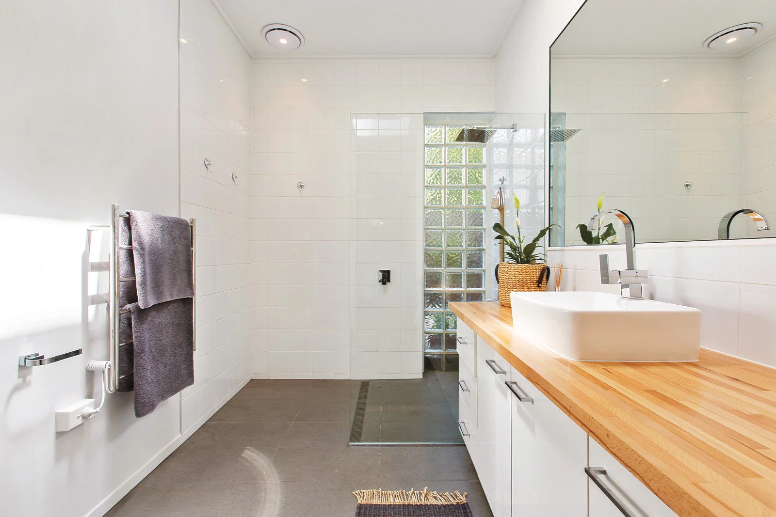 14 Valley Parade, Glen Iris, VIC