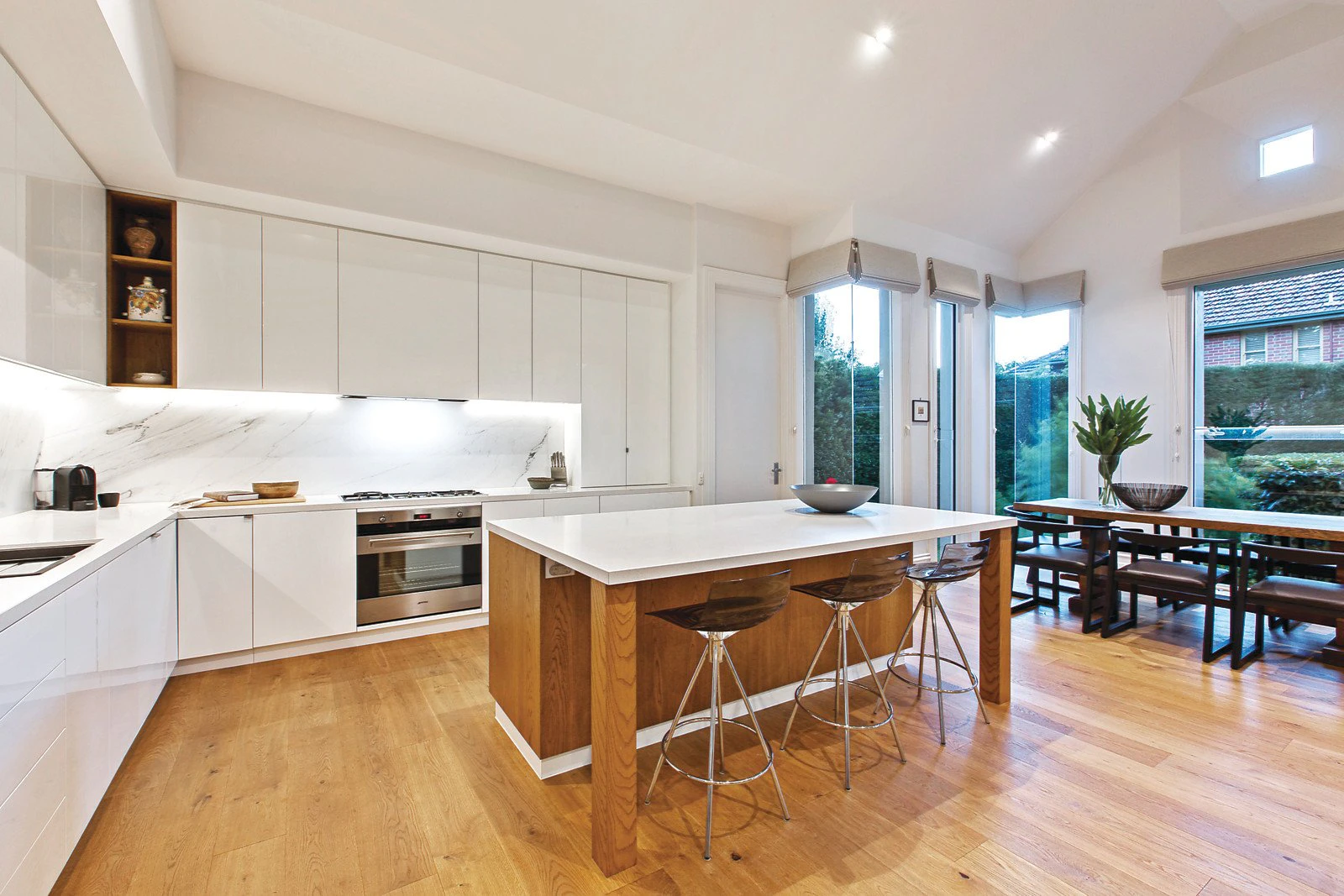 25 Balwyn Road, Canterbury, VIC