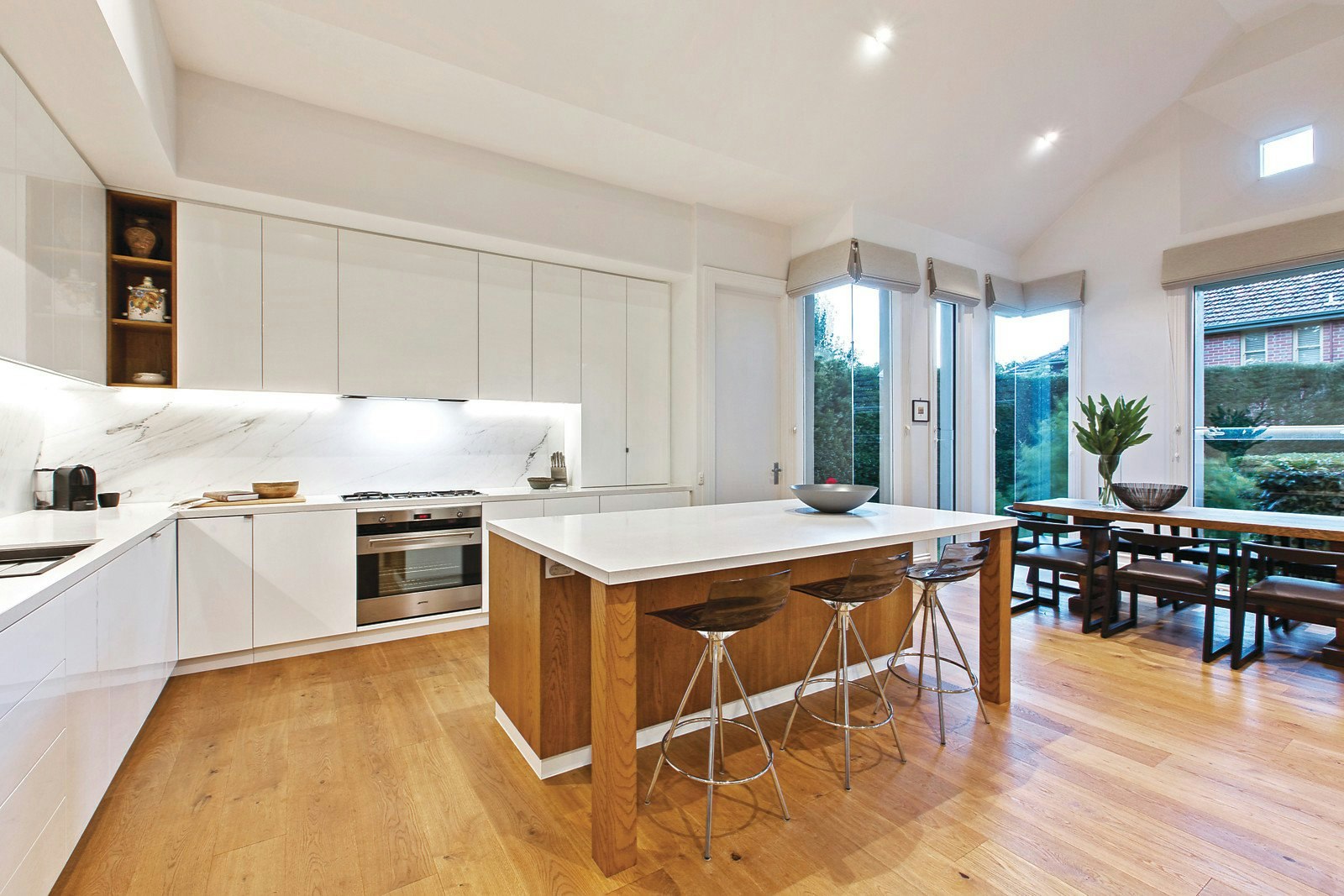 25 Balwyn Road, Canterbury, VIC