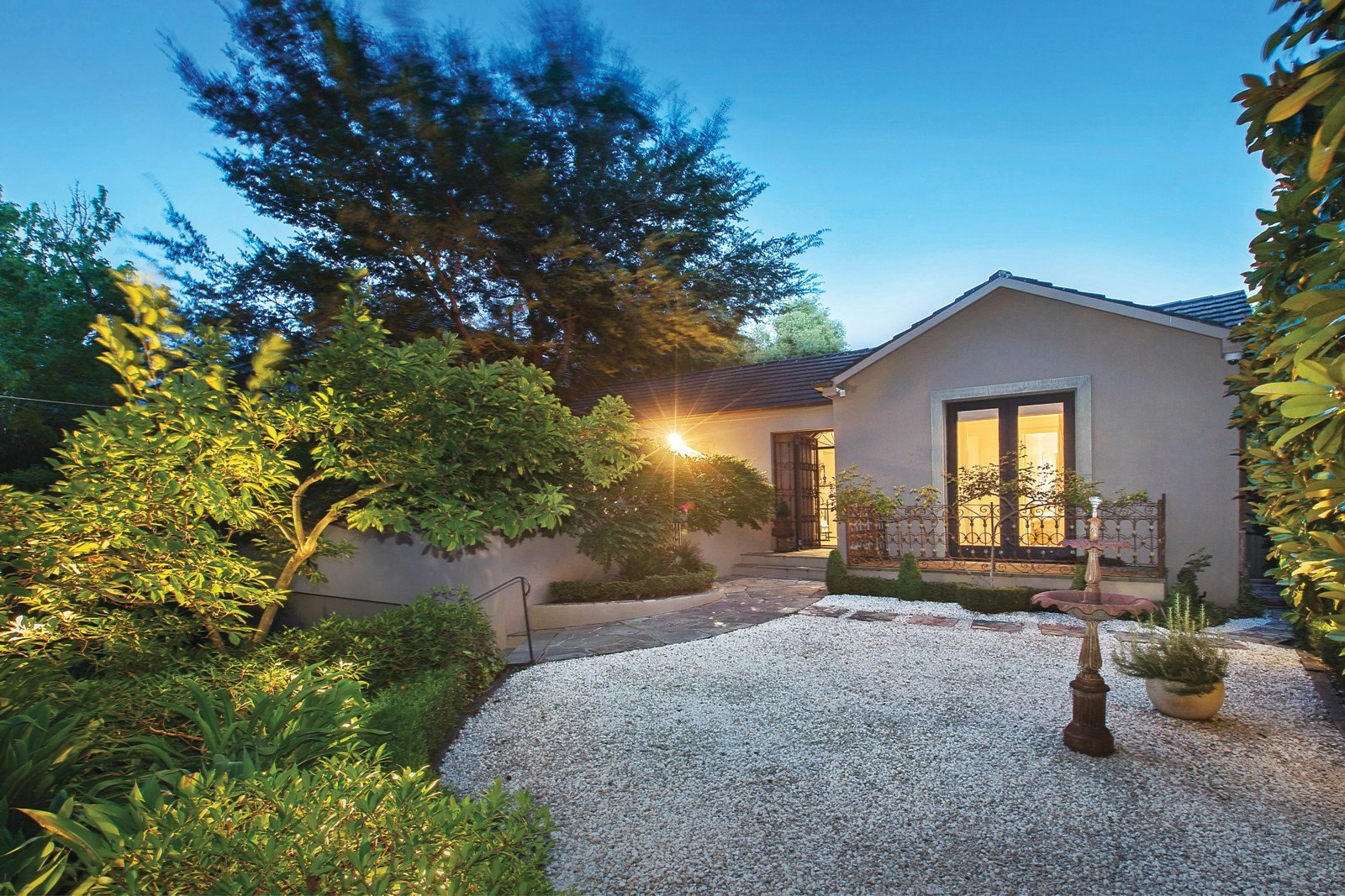 14 Lisbuoy Court, Toorak, VIC