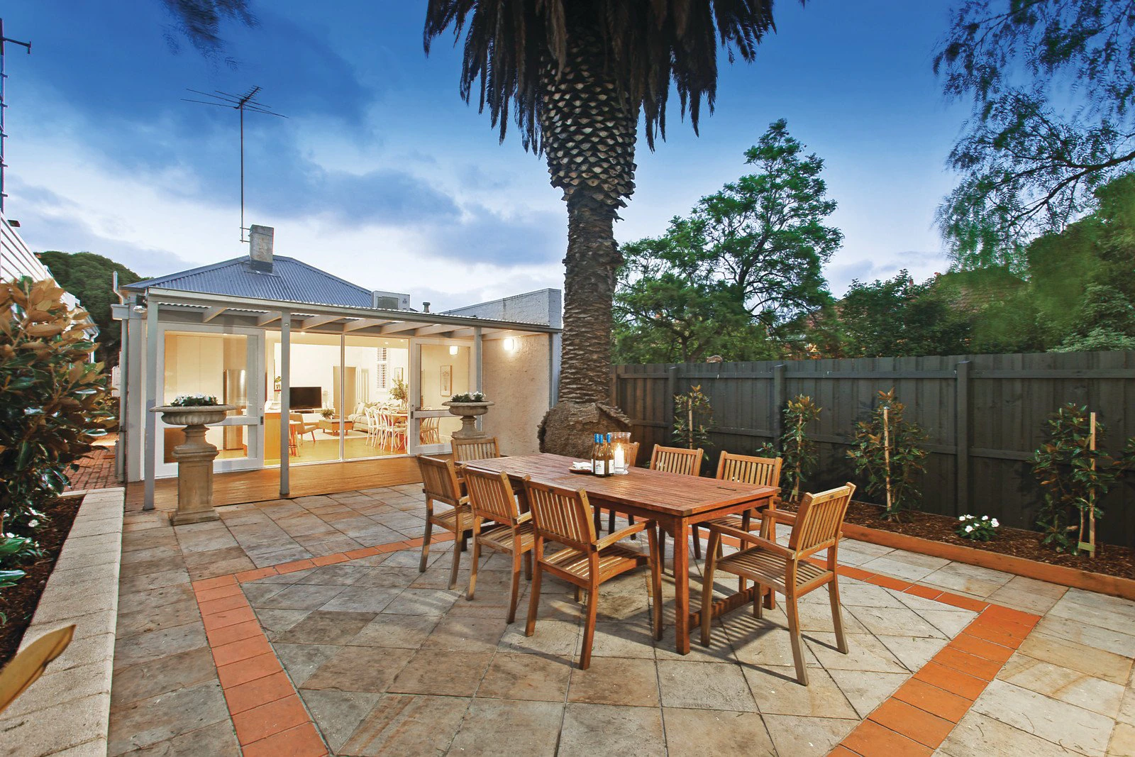 2 Deakin Street, Malvern East, VIC