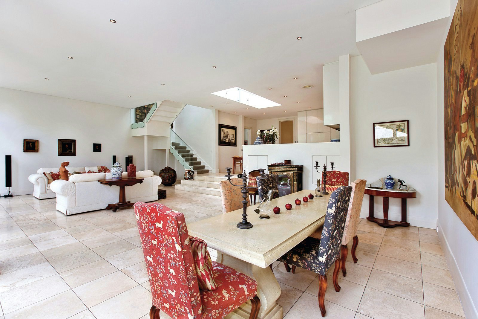 18 Royal Crescent, Armadale, VIC