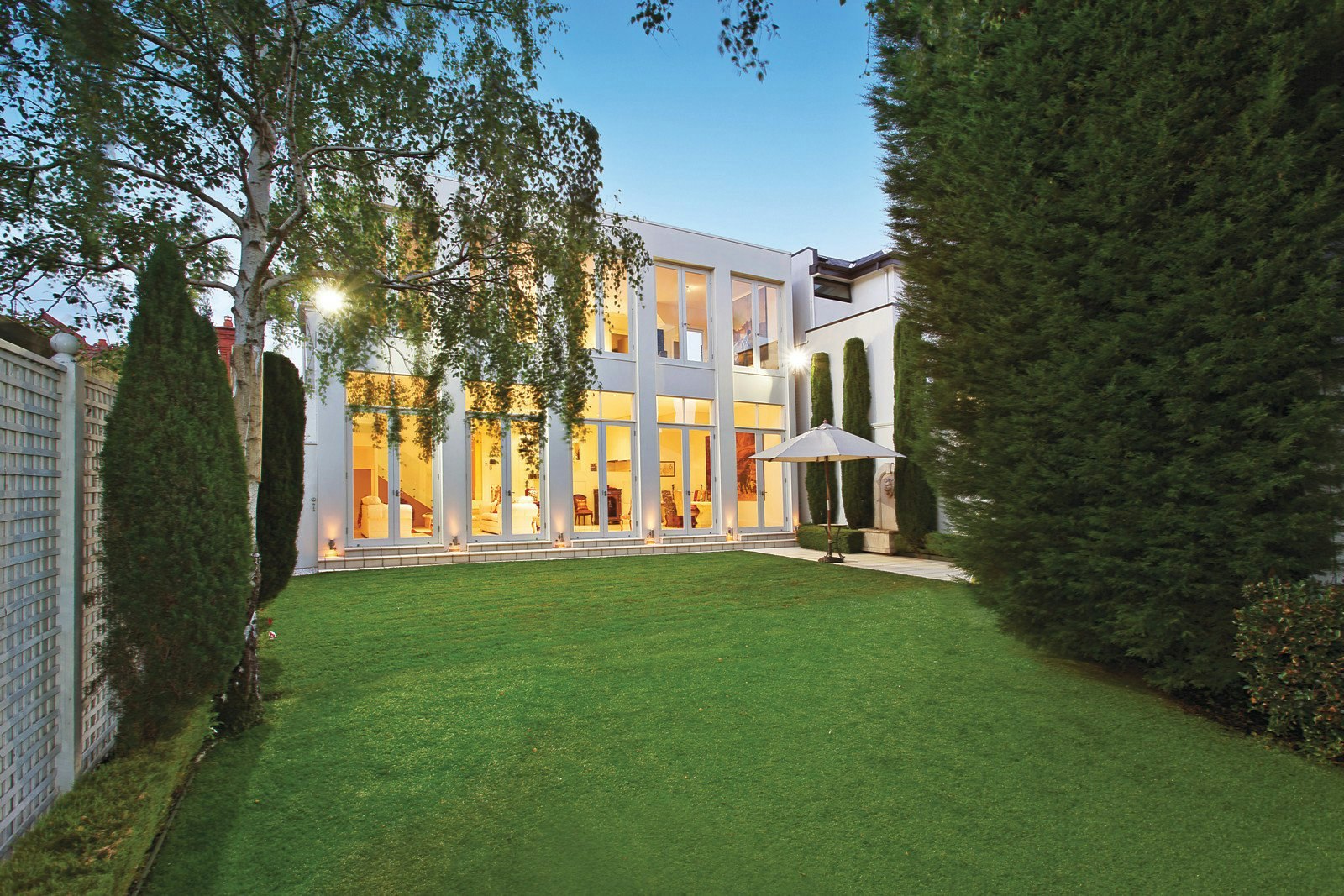 18 Royal Crescent, Armadale, VIC