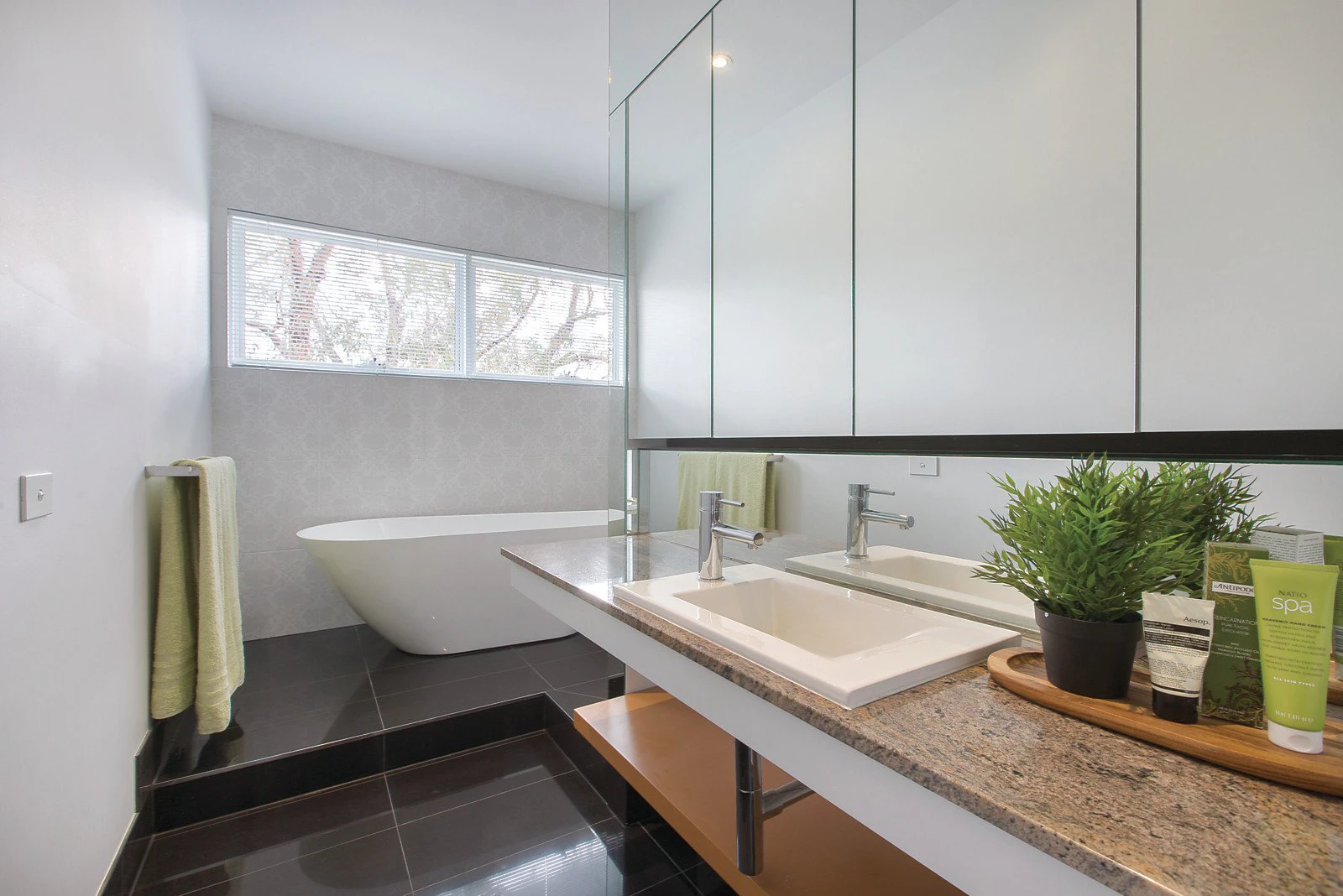 1a Raynes Park Road, Hampton, VIC