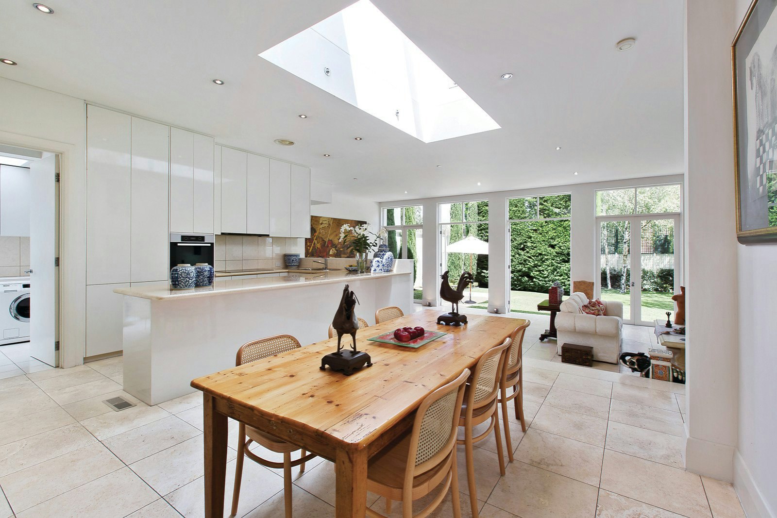 18 Royal Crescent, Armadale, VIC