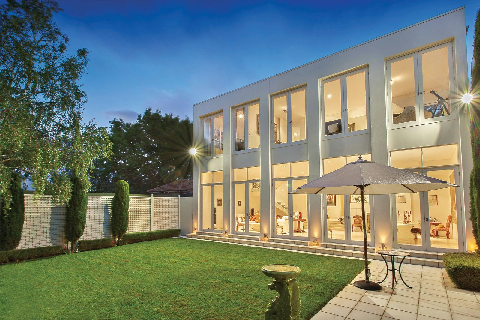 18 Royal Crescent, Armadale, VIC