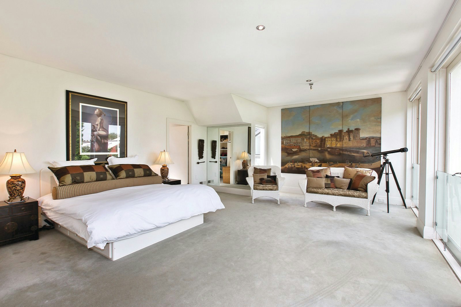 18 Royal Crescent, Armadale, VIC