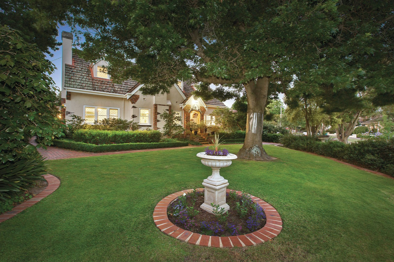 2 Lyric Grove, Camberwell, VIC