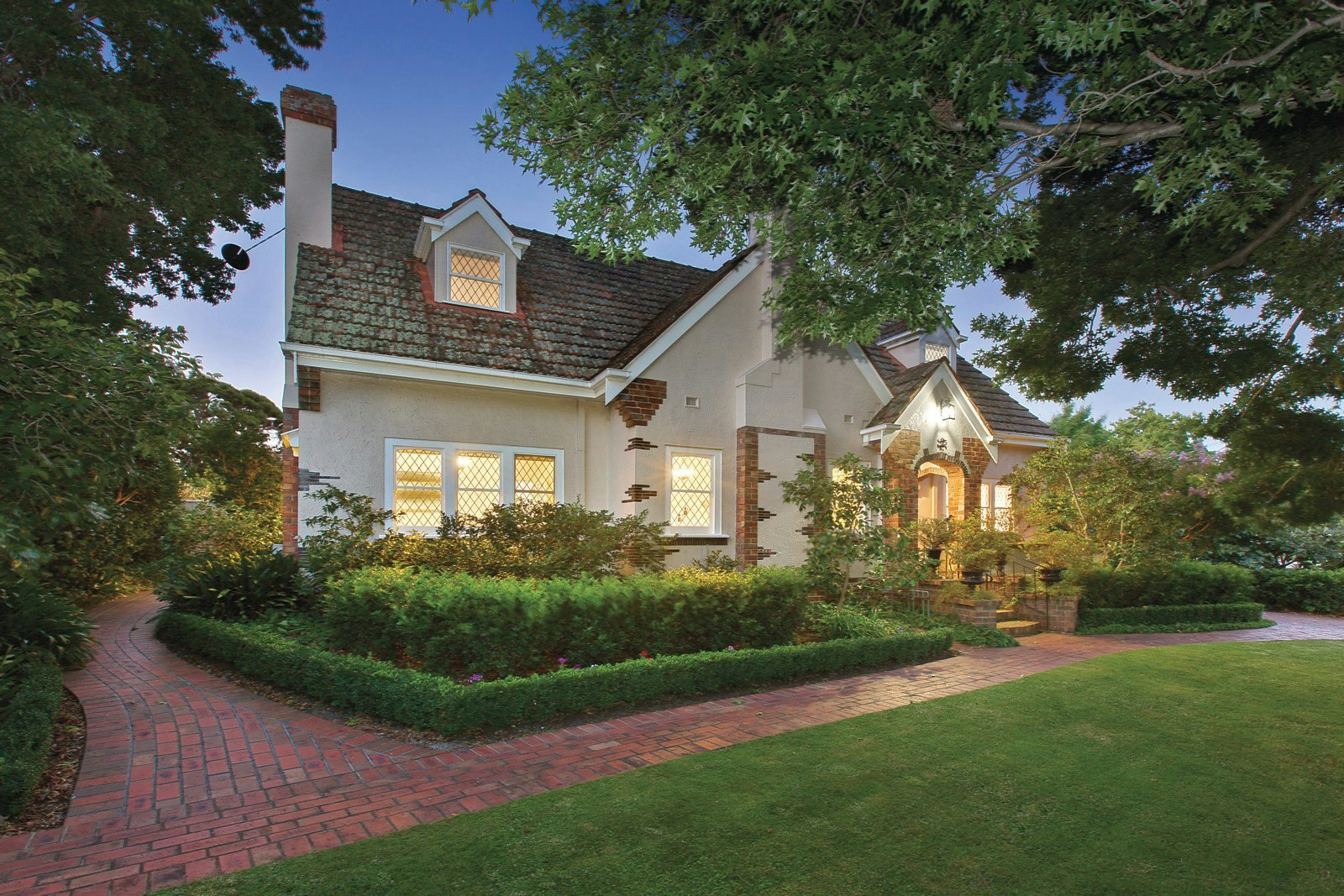 2 Lyric Grove, Camberwell, VIC