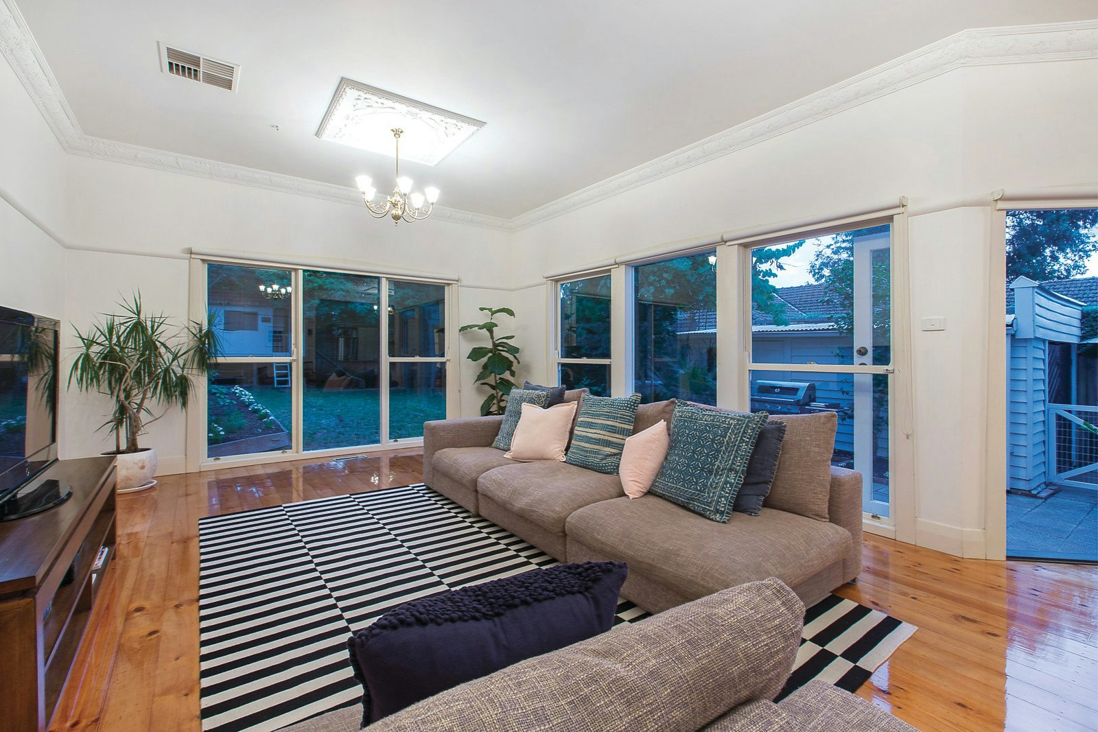 11 Irymple Avenue, Kew East, VIC