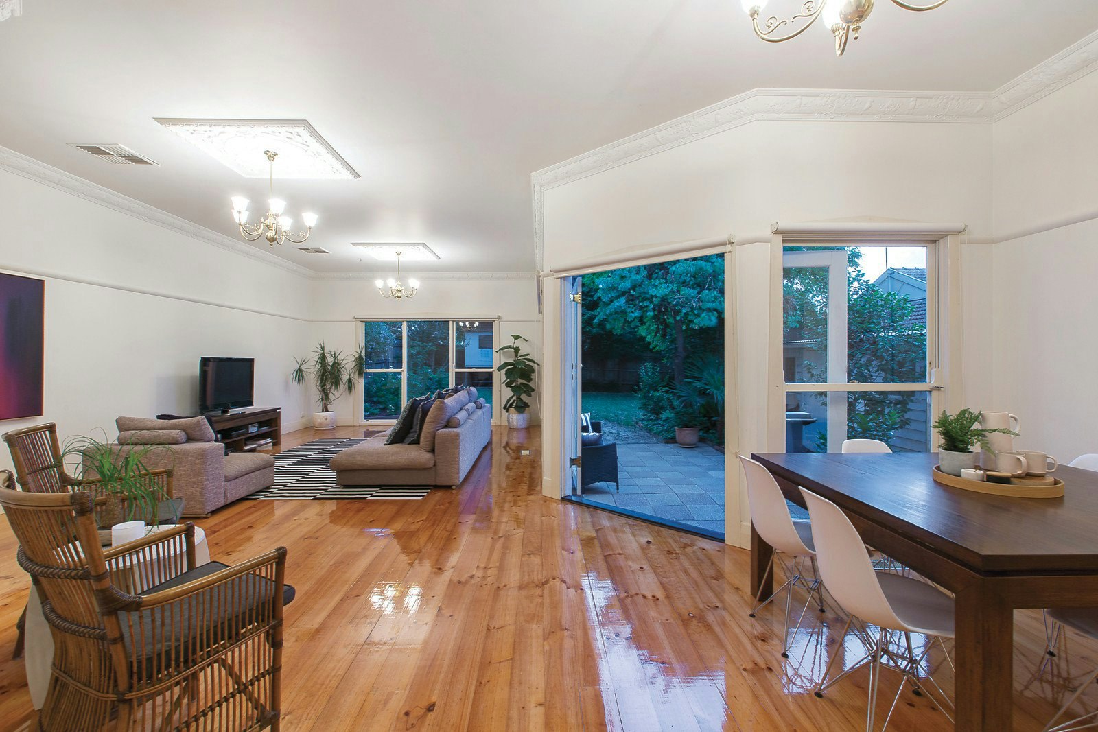 11 Irymple Avenue, Kew East, VIC