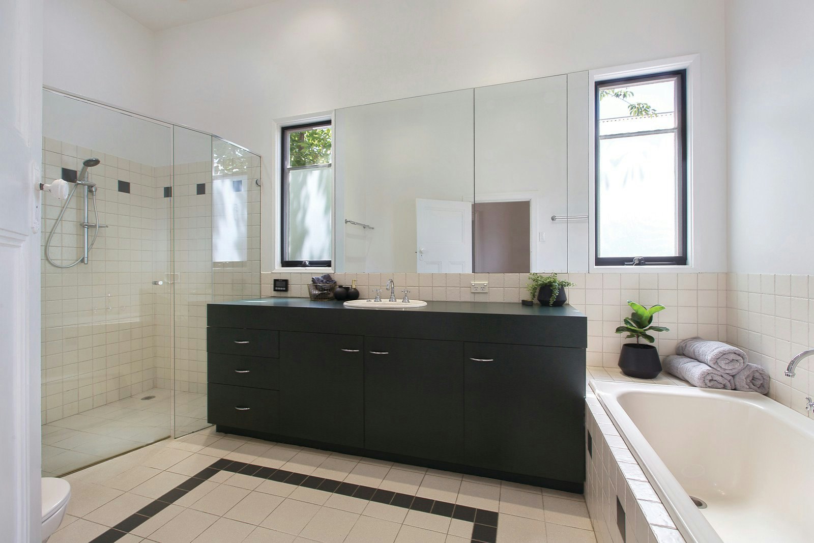 63 Lingwell Road, Hawthorn East, VIC