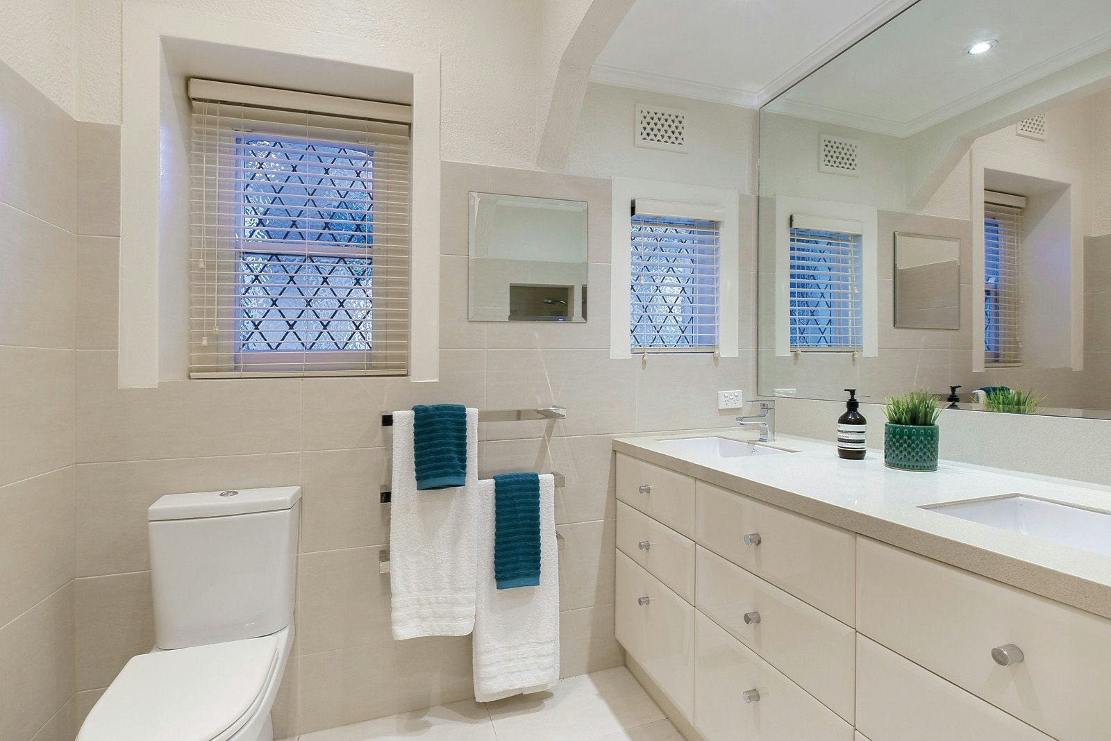 2 Lyric Grove, Camberwell, VIC