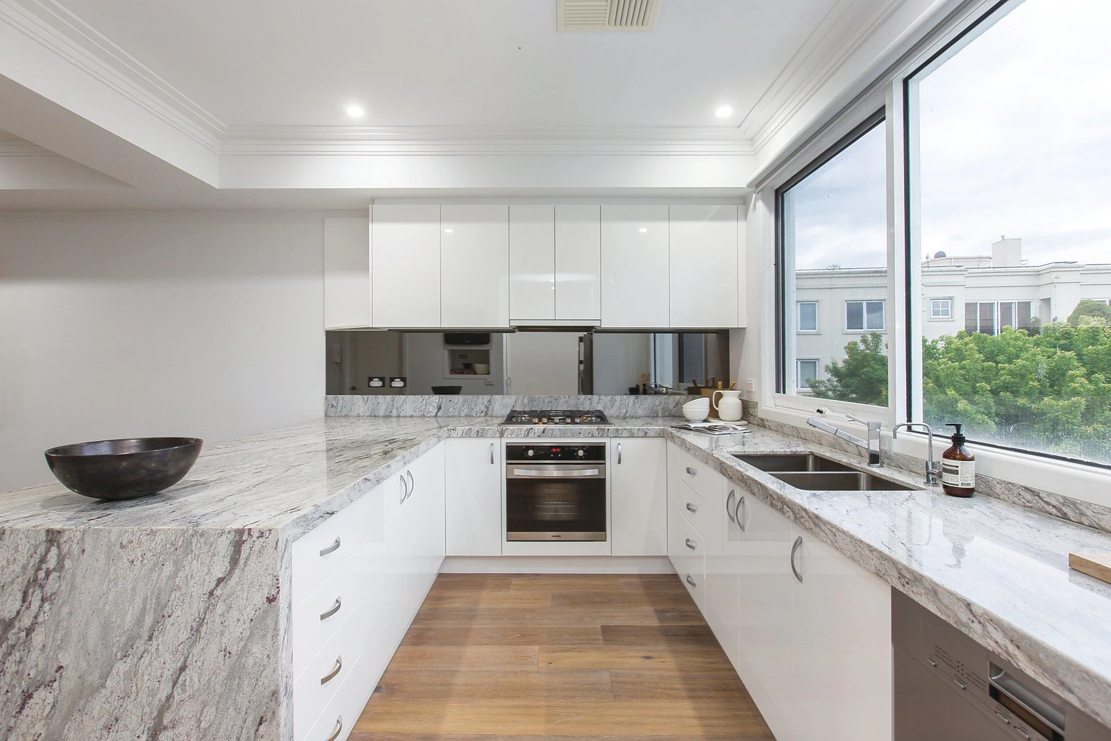 56E Beach Road, Hampton, VIC