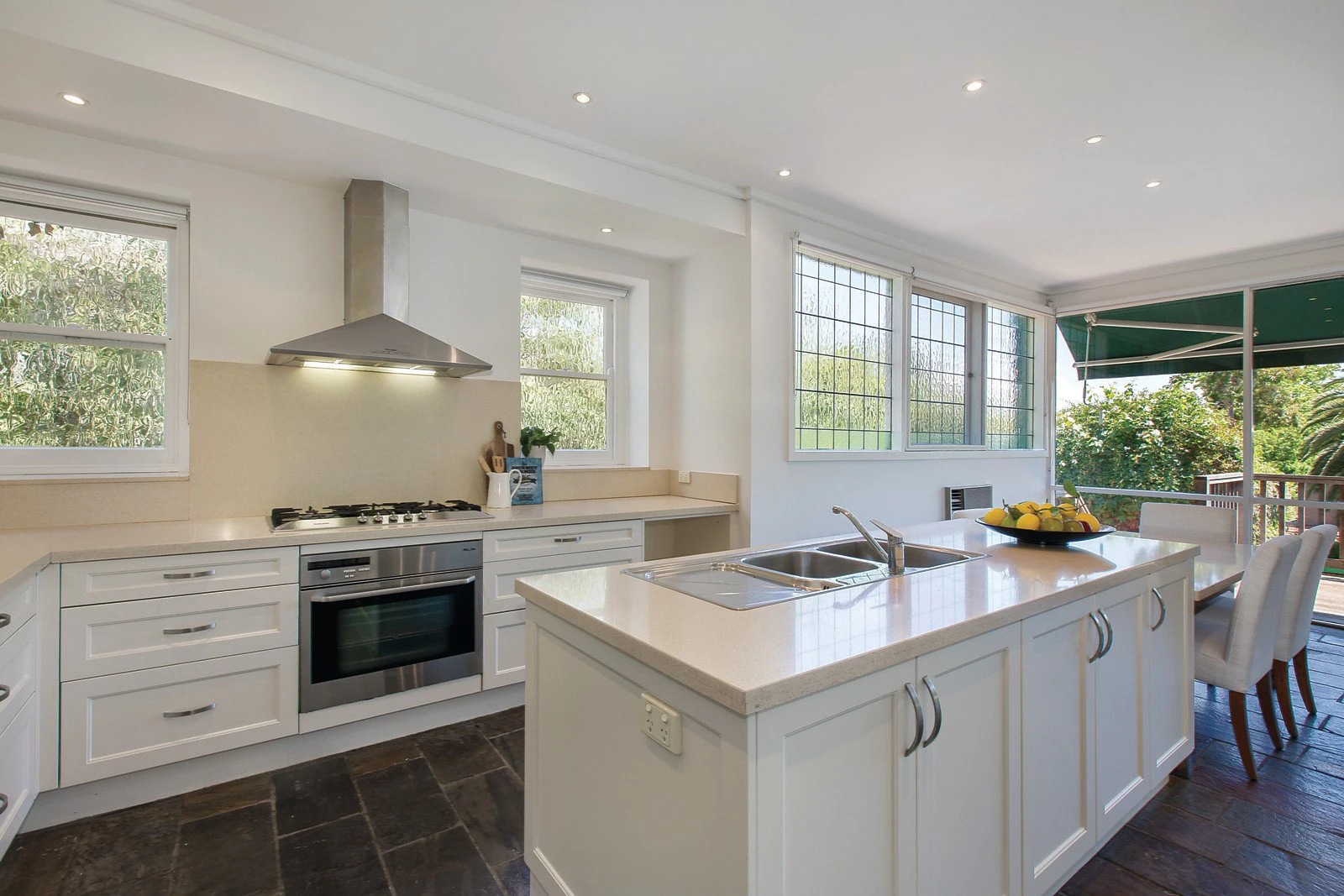 6 Belmont Avenue, Deepdene, VIC