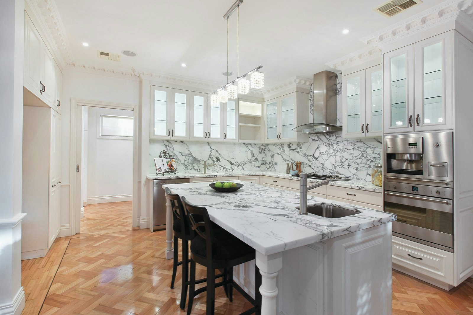 1/10 Lesley Street, Camberwell, VIC